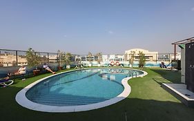 Aavri Hotel